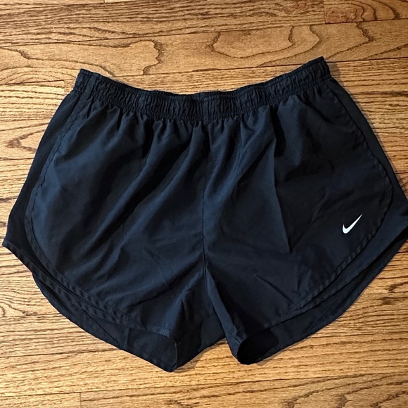 Women’s Nike Tempo running shorts, size XL - Picture 1 of 2
